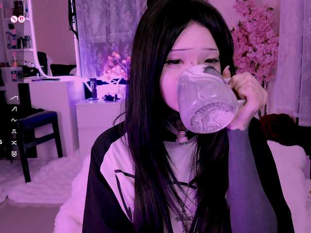 Leinbone's BongaCams show and profile