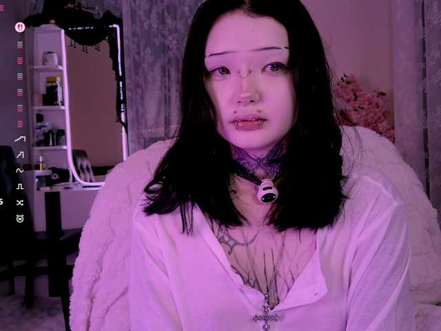 Leinbone's BongaCams show and profile