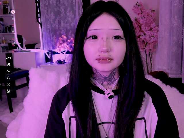 Leinbone's BongaCams show and profile