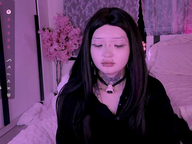 Leinbone's BongaCams show and profile