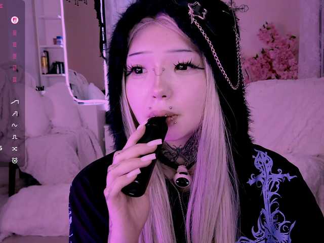 Leinbone's BongaCams show and profile