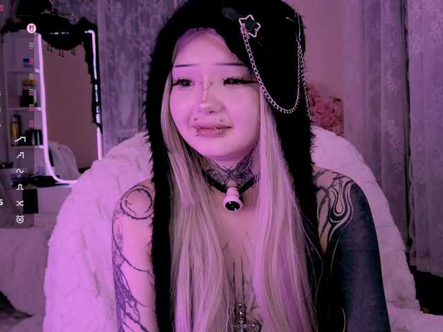 Leinbone's BongaCams show and profile