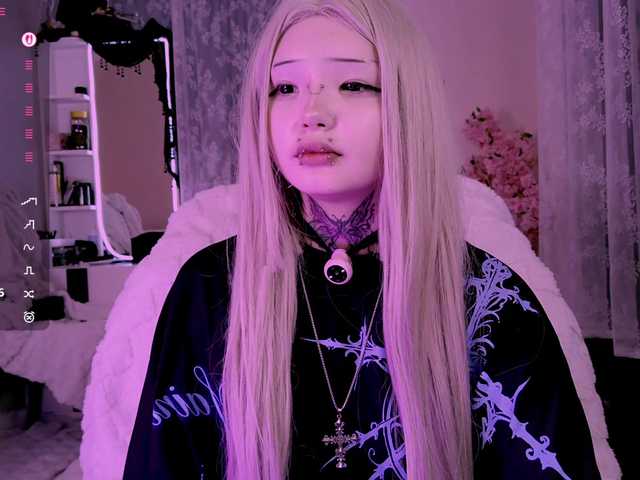 Leinbone's BongaCams show and profile