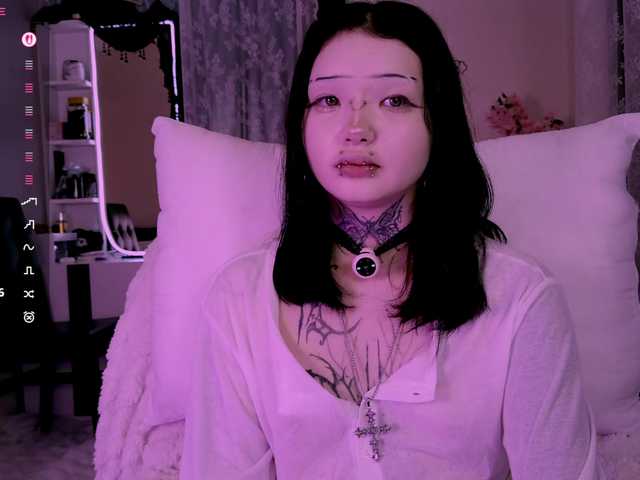 Leinbone's BongaCams show and profile