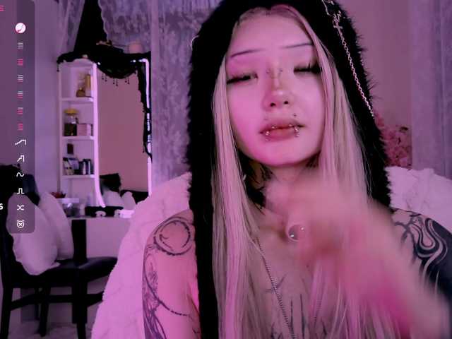 Leinbone's BongaCams show and profile