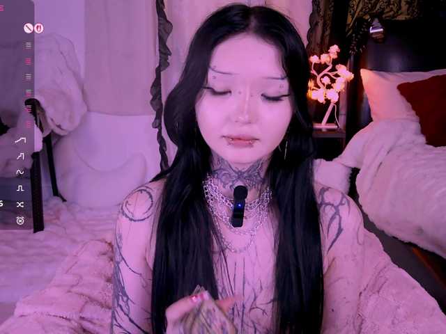 Leinbone's BongaCams show and profile