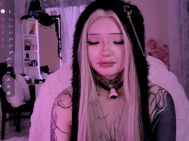 Leinbone's BongaCams show and profile