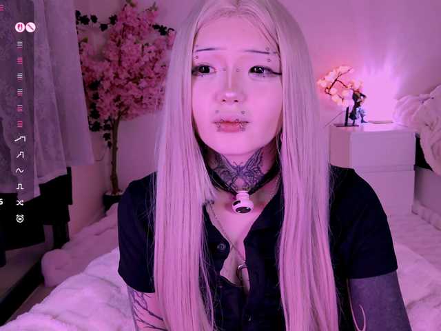 Leinbone's BongaCams show and profile