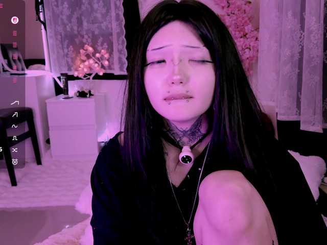 Leinbone's BongaCams show and profile