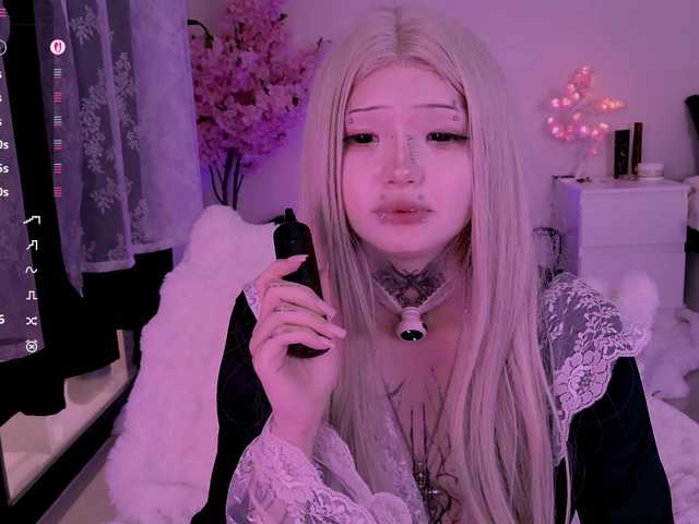 Leinbone's BongaCams show and profile