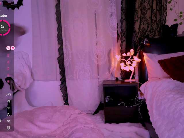 Leinbone's BongaCams show and profile