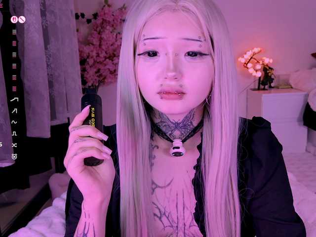 Leinbone's BongaCams show and profile