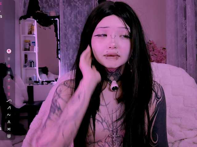 Leinbone's BongaCams show and profile