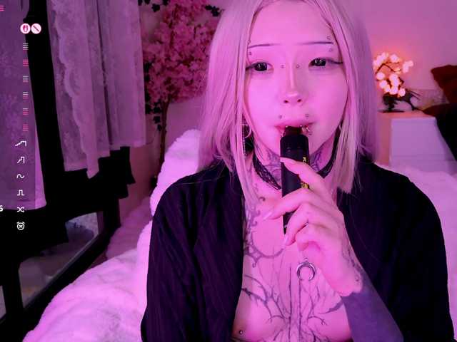 Leinbone's BongaCams show and profile