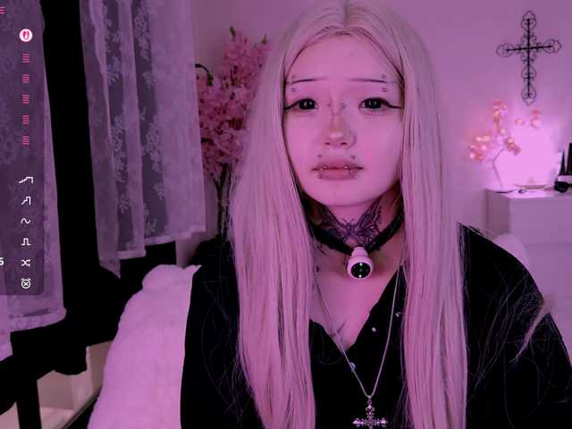 Leinbone's BongaCams show and profile