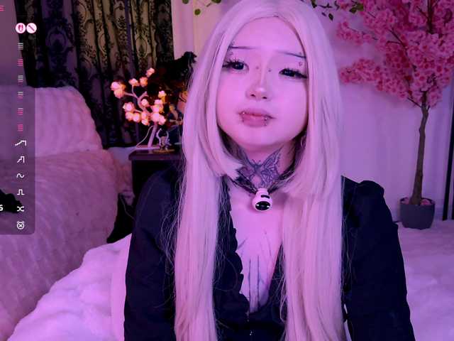 Leinbone's BongaCams show and profile