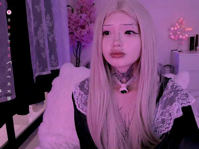 Leinbone's BongaCams show and profile