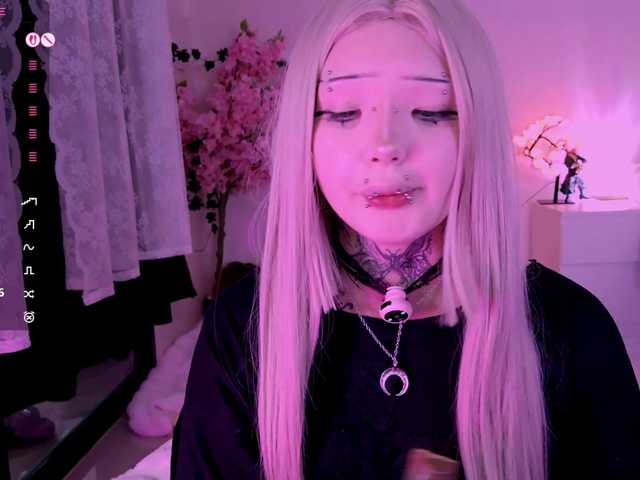 Leinbone's BongaCams show and profile