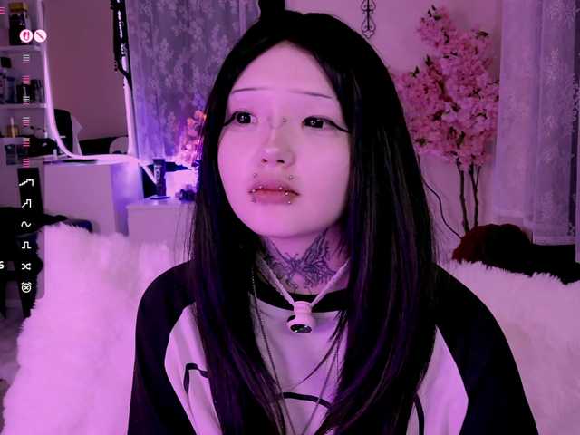 Leinbone's BongaCams show and profile