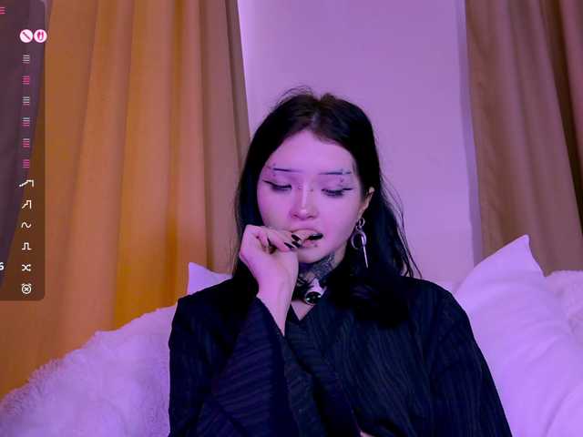 Leinbone's BongaCams show and profile