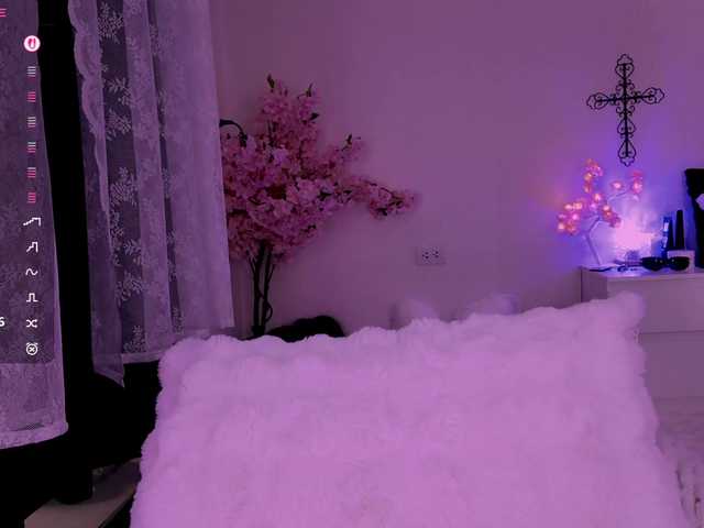 Leinbone's BongaCams show and profile