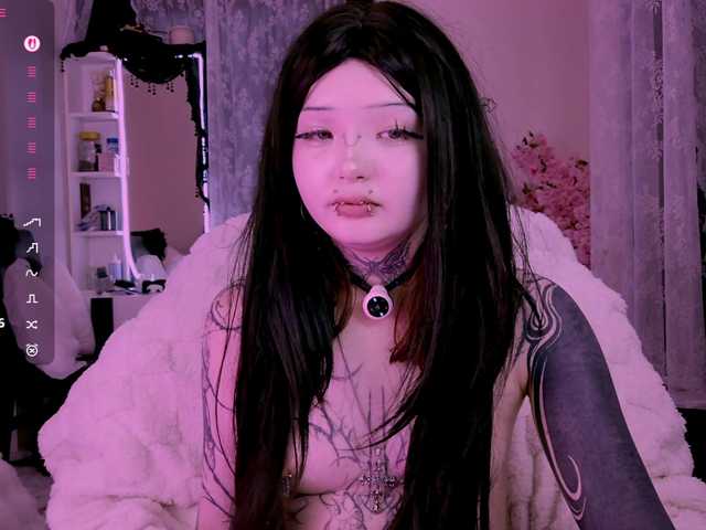 Leinbone's BongaCams show and profile