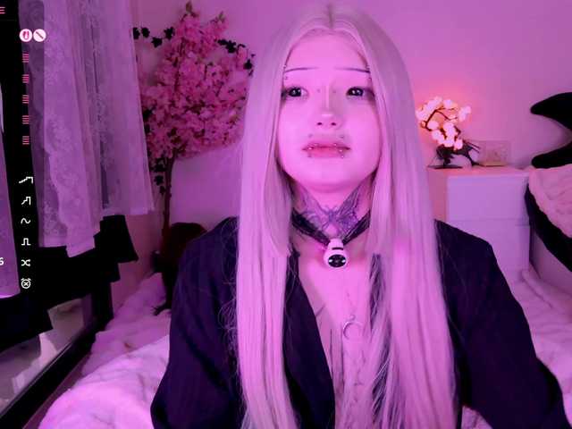 Leinbone's BongaCams show and profile