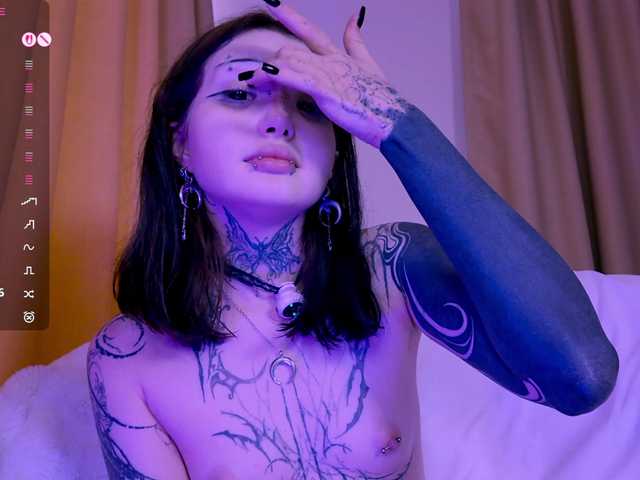 Leinbone's BongaCams show and profile