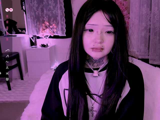 Leinbone's BongaCams show and profile