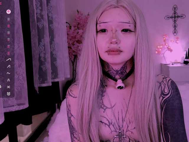 Leinbone's BongaCams show and profile