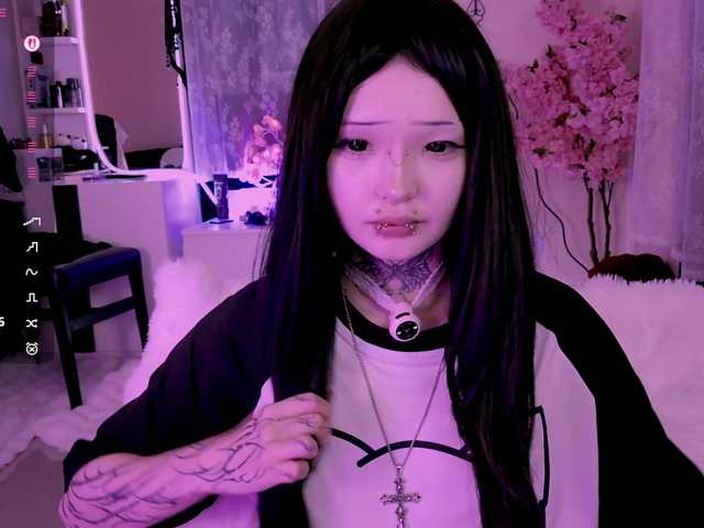 Leinbone's BongaCams show and profile