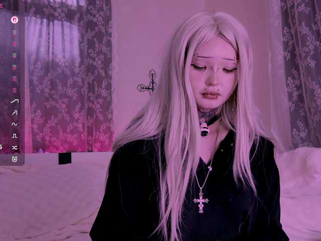 Leinbone's BongaCams show and profile