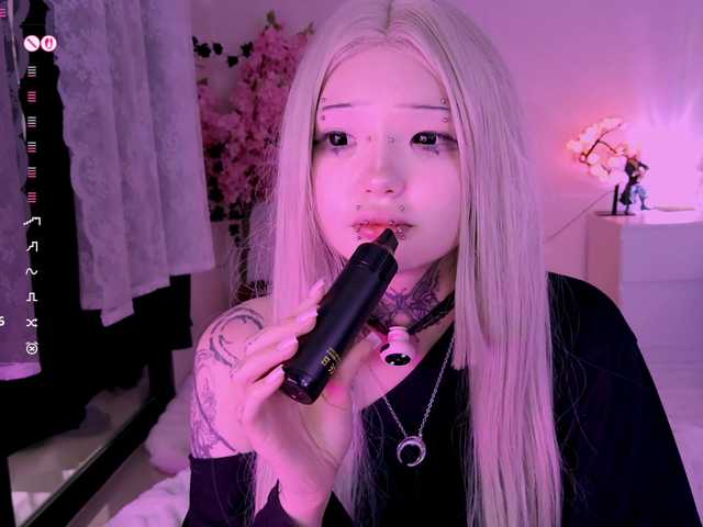 Leinbone's BongaCams show and profile