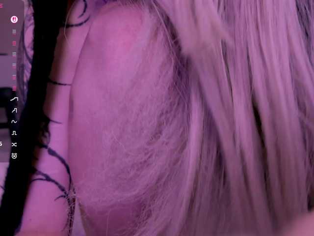 Leinbone's BongaCams show and profile