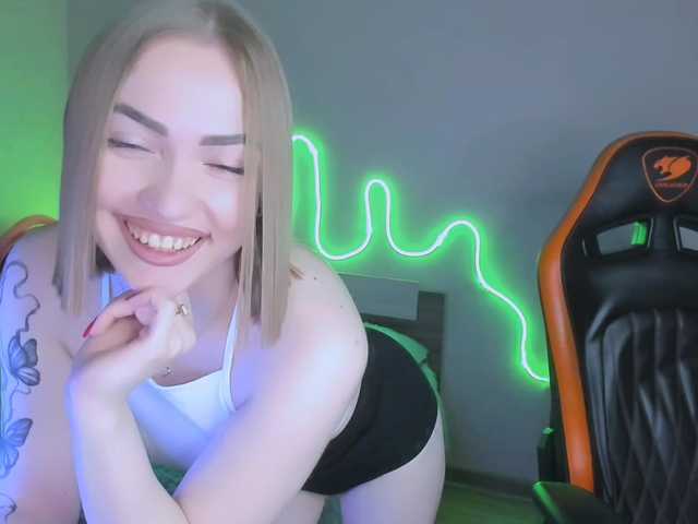 LaraKrein-lk's BongaCams show and profile