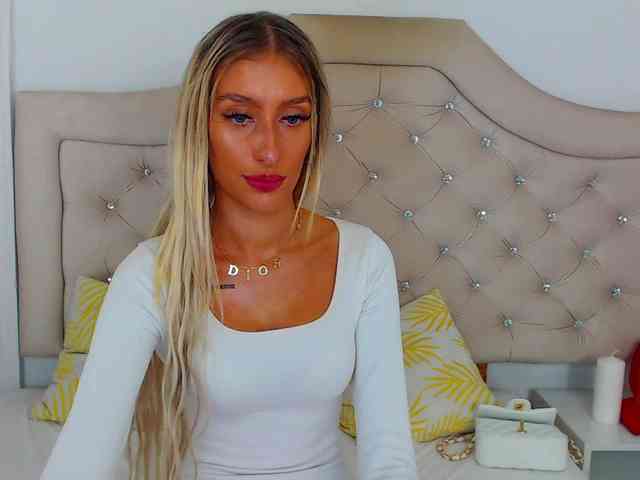 NatalieFlirt webcam