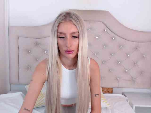 NatalieFlirt webcam