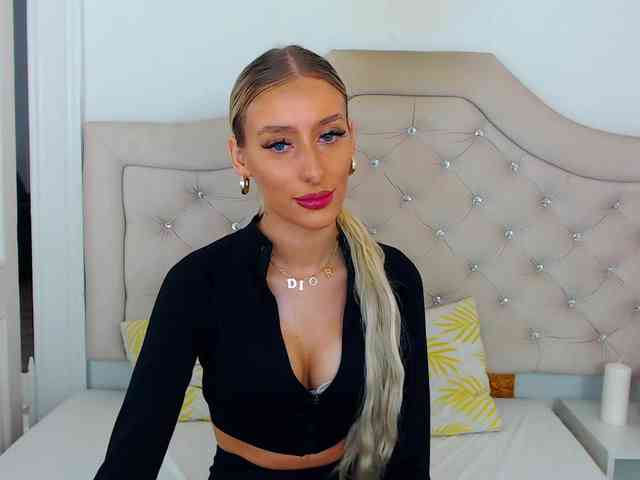 NatalieFlirt webcam