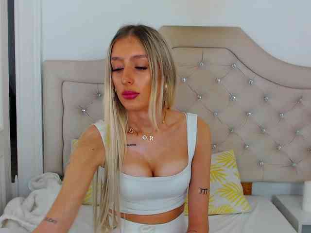 NatalieFlirt webcam