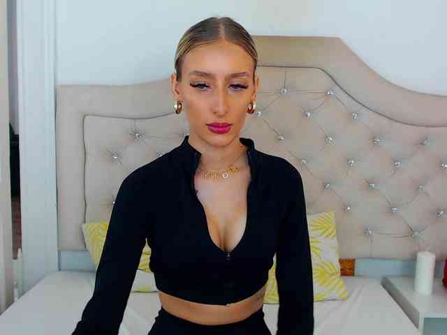 NatalieFlirt webcam