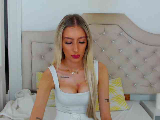 NatalieFlirt webcam
