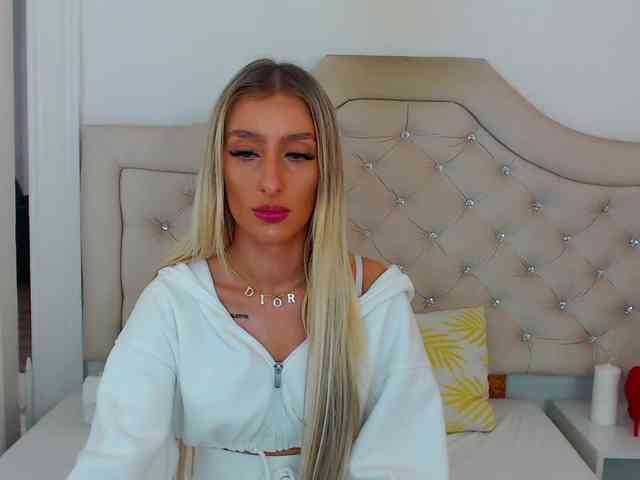 NatalieFlirt webcam
