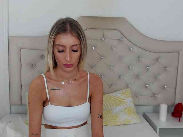 NatalieFlirt webcam