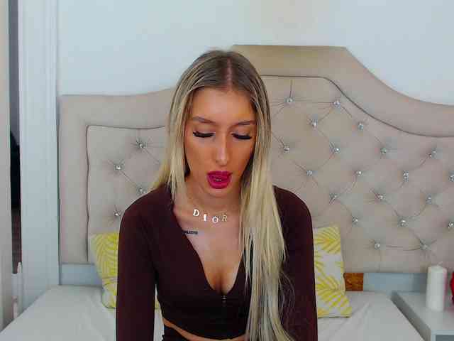 NatalieFlirt webcam
