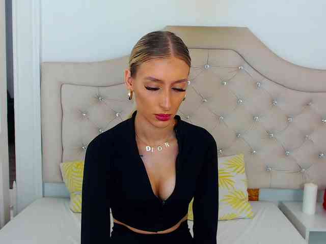 NatalieFlirt webcam