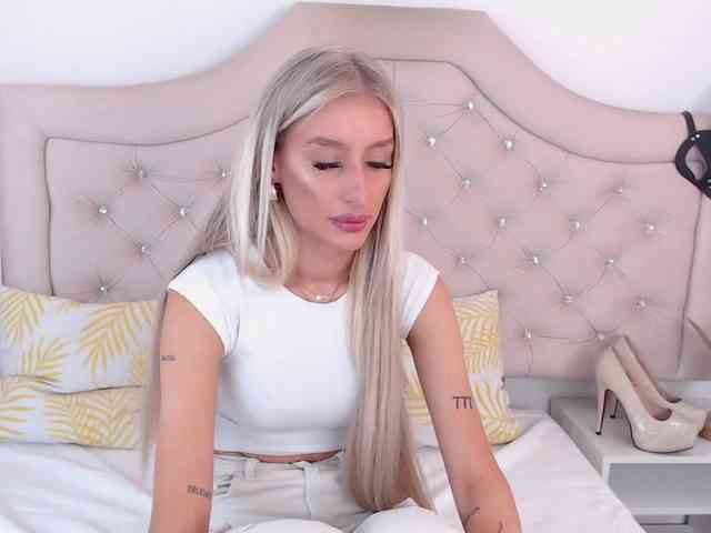 NatalieFlirt webcam
