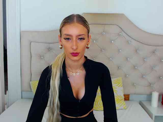 NatalieFlirt webcam