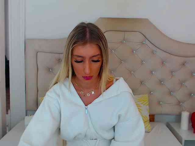 NatalieFlirt webcam