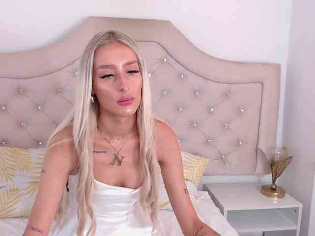 NatalieFlirt webcam