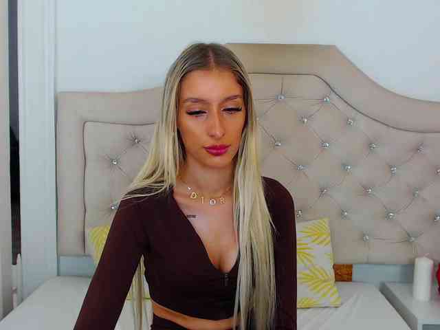 NatalieFlirt webcam
